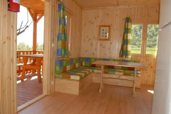 Camping La Torre Hotel Еспот Екстериор снимка